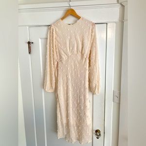 CHIC WISH cream cocktail dress, size XS. Perfect rehearsal dinner 👗! 🎈👰‍♀️